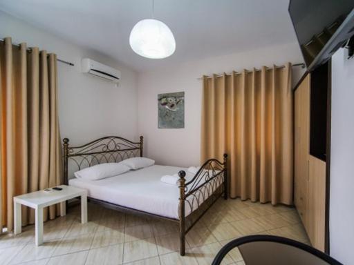 Vironas Hotel Himare Exterior foto
