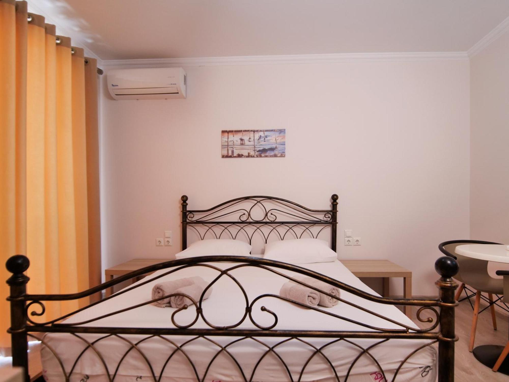 Vironas Hotel Himare Exterior foto