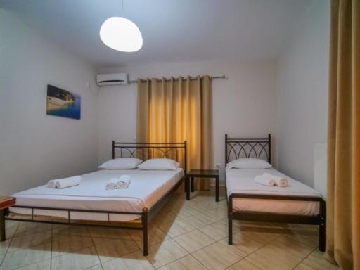 Vironas Hotel Himare Exterior foto